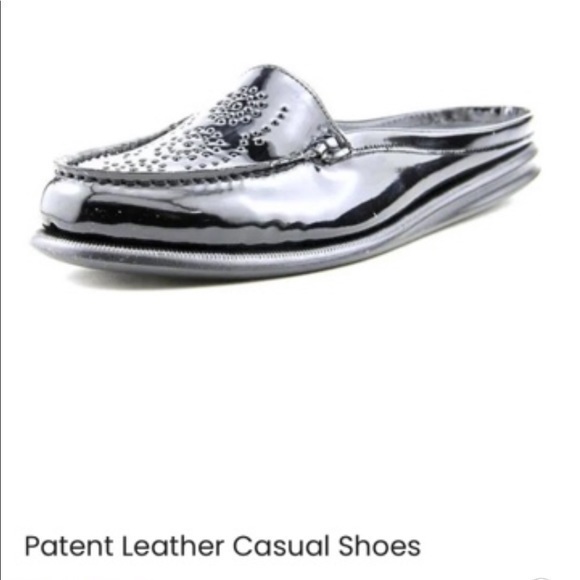 Eric Michael black patent leather perforated slip on mules in size 41 - Picture 1 of 11
